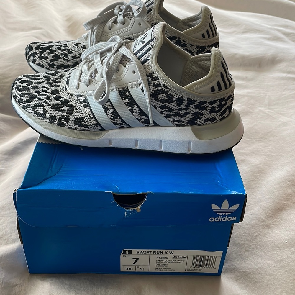Leopard print adidas swift run